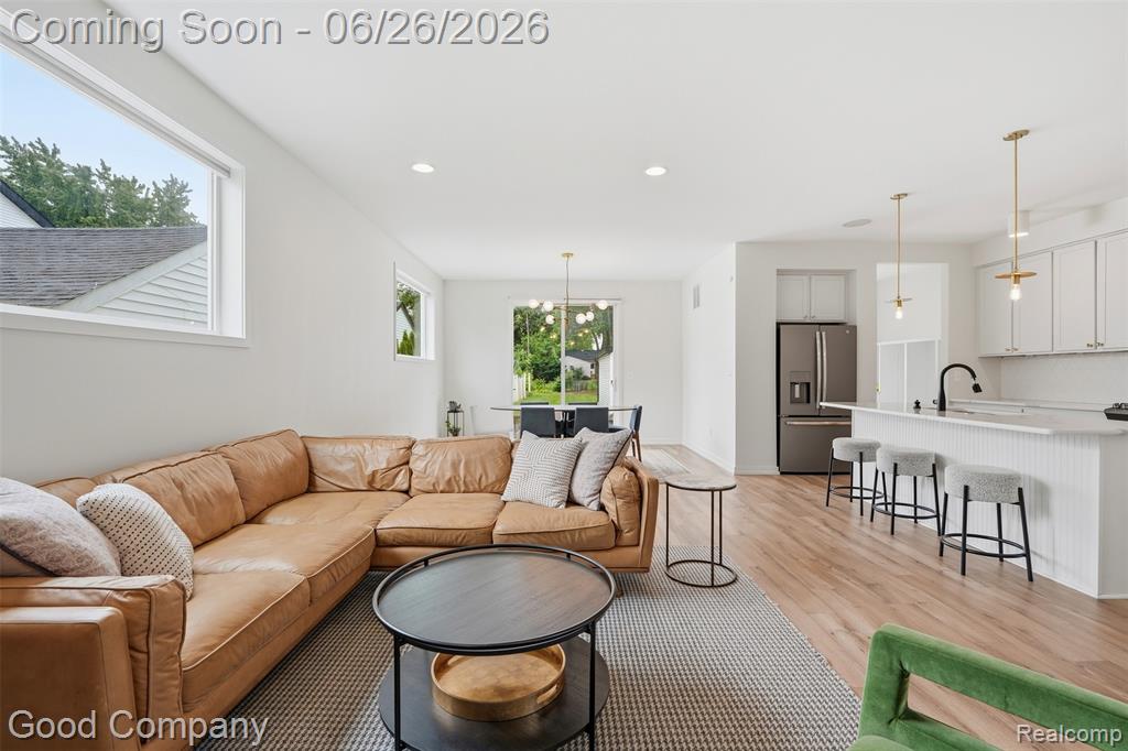8431 Kenberton Drive, Oak Park, MI 48237 — Photo 2
