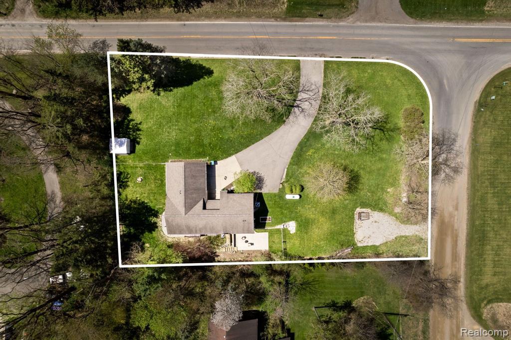 9248 HARTLAND Road, Fenton, MI 48430 — Photo 31
