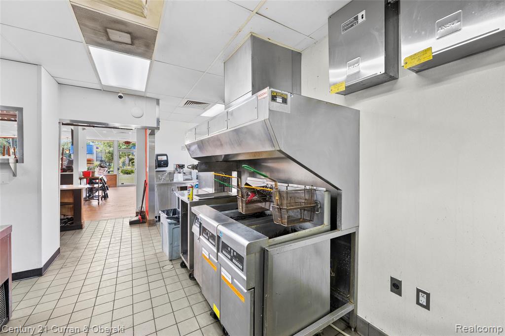 32704 Grand River Avenue, Farmington, MI, 48336