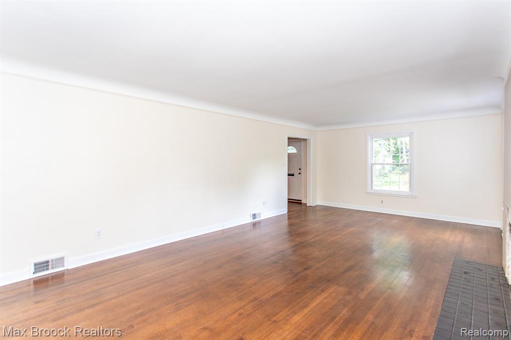 25830 Berkley Avenue, Huntington Woods, MI — Photo 5