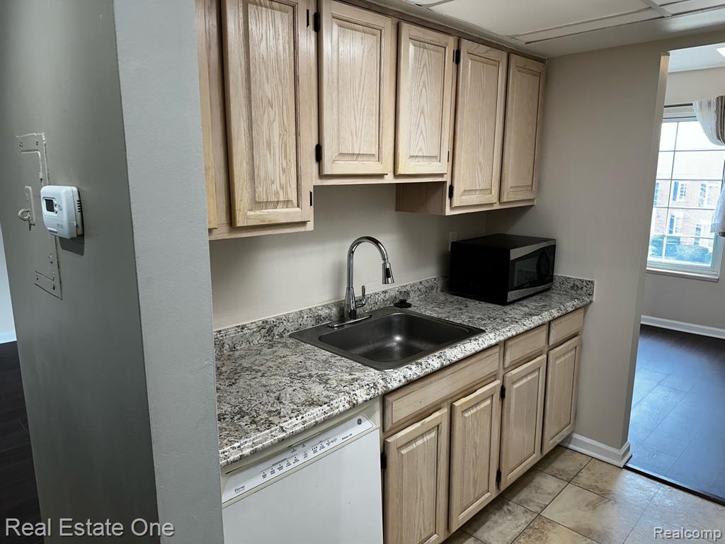 780 E Fox Hills Drive, Bloomfield Hills, MI 48304 — Photo 19