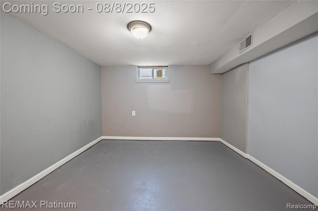 708 Elmwood Drive, Fenton, MI 48430 — Photo 27