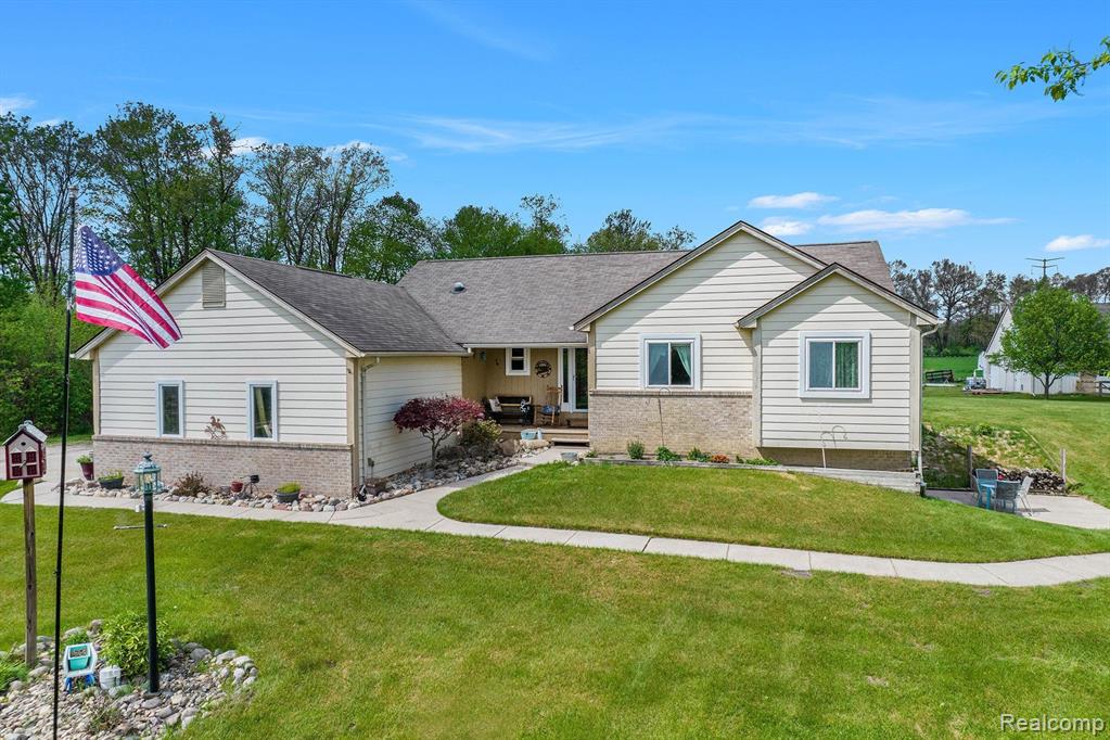 5100 GROVELAND Road, Ortonville, MI 48462 — front exterior