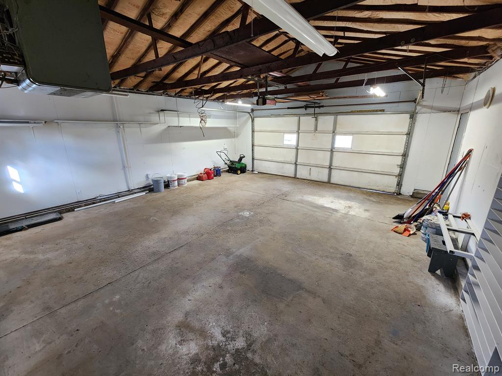5082 CENTER Road, Grand Blanc, MI 48439 — Photo 17