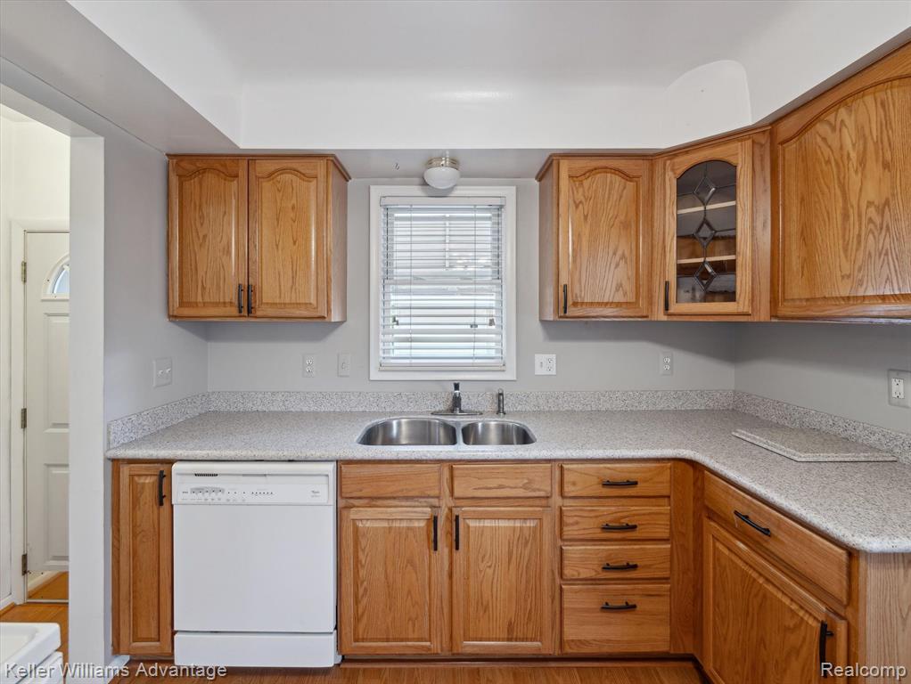 6634 HAWTHORNE Street, Garden City, MI — Photo 9