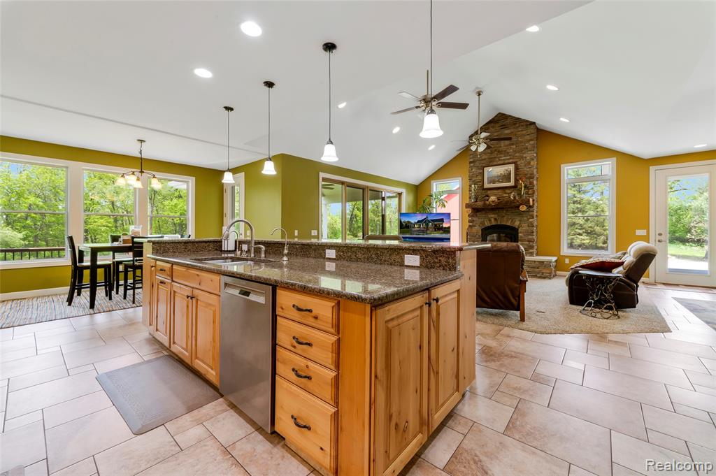 13085 Rohn Road, Fenton, MI 48430 — Photo 8
