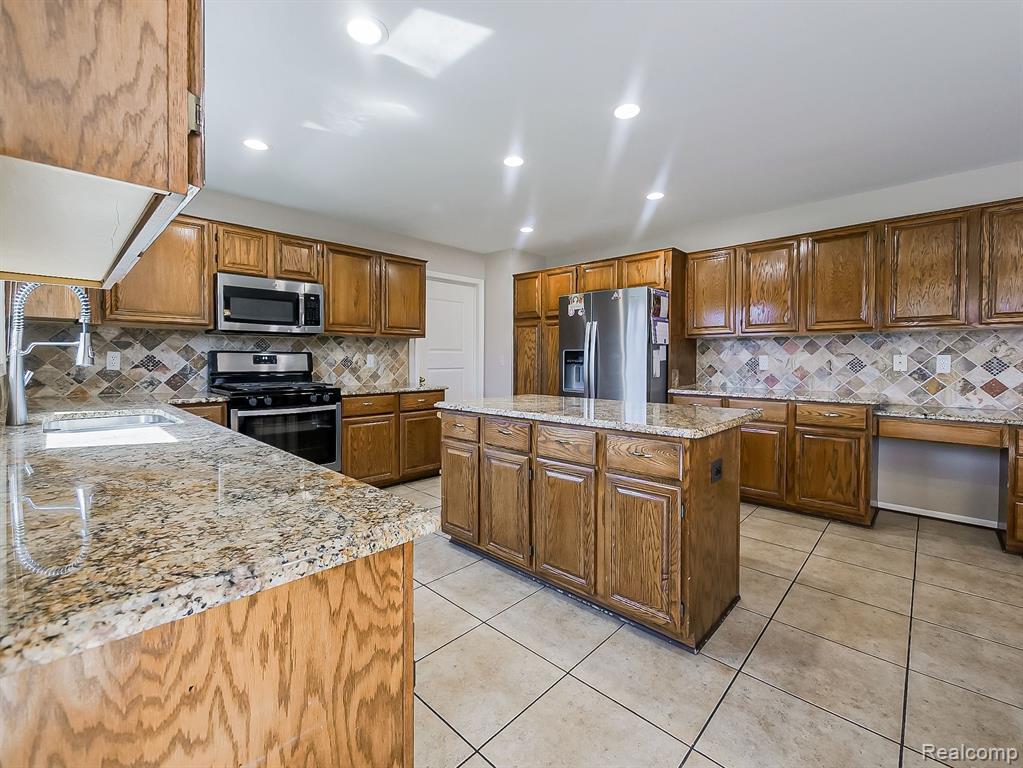 43261 CHARDONNAY Drive, Sterling Heights, MI 48314 — Photo 16