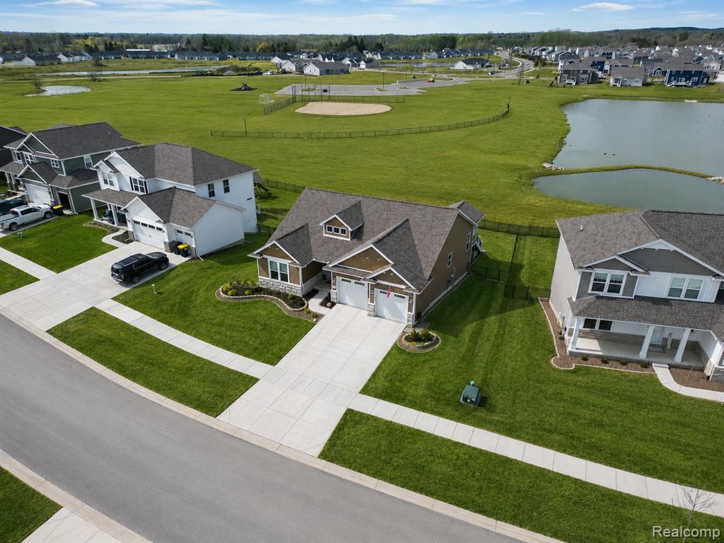 2138 Gambrel Lane, Howell, MI 48843