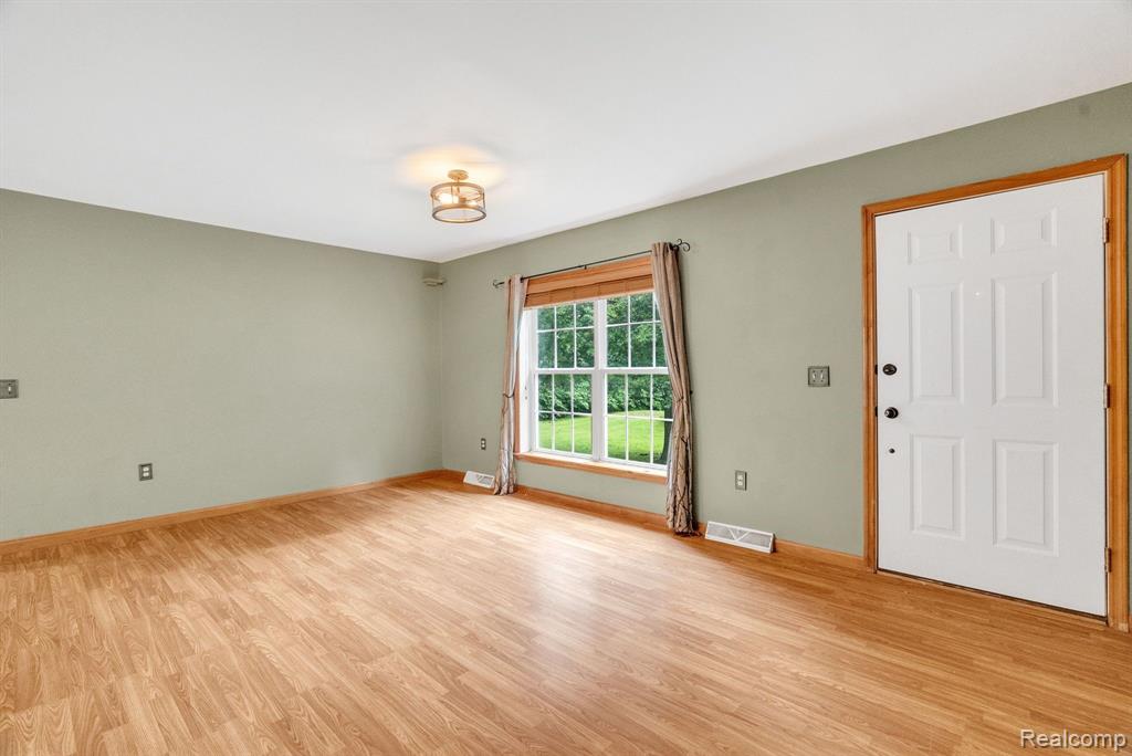 6917 CHASE LAKE Road, Fowlerville, MI 48836 — Photo 10