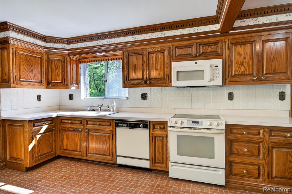 15623 Millar Road, Clinton Twp, MI 48036 — Photo 45