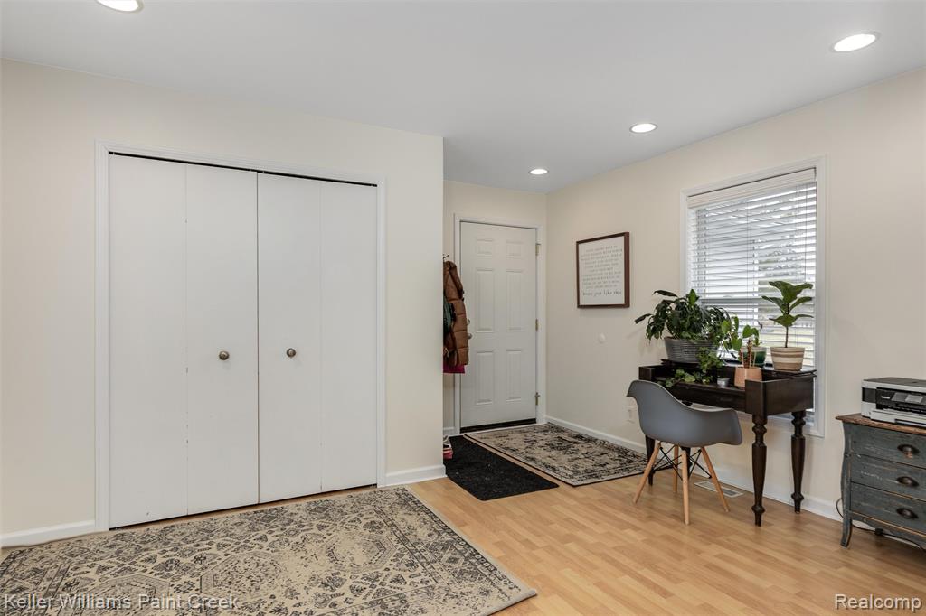 625 Driftwood Avenue, Rochester Hills, MI 48307 — Photo 2