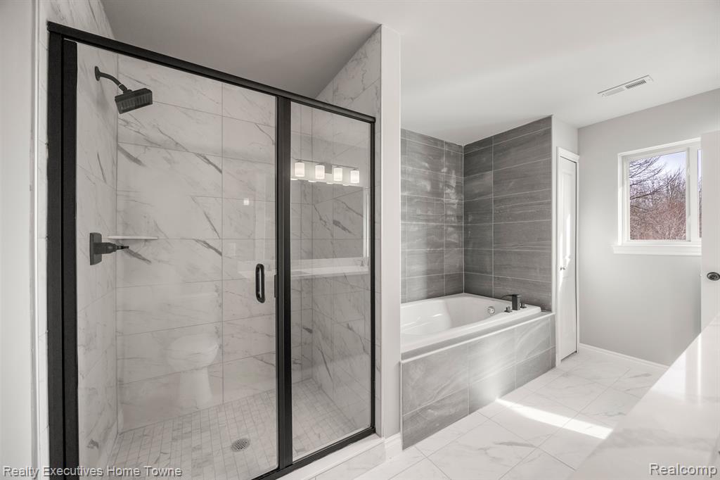 53972 CARRIGAN Drive, New Baltimore, MI 48047 — Photo 29