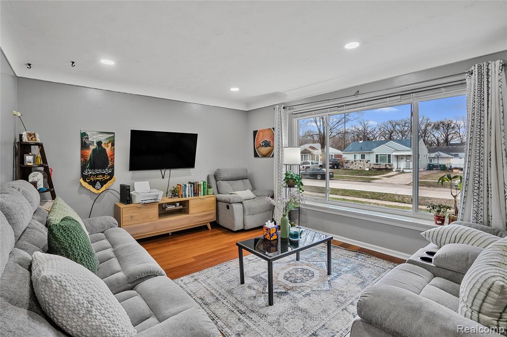 31344 Rosslyn Avenue, Garden City, MI — Photo 4