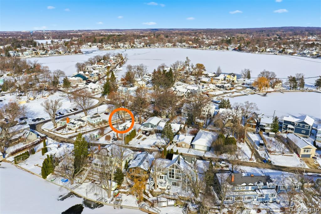 707 Buena, Lake Orion, MI, 48362