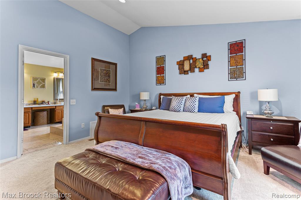 5492 Charrington Court, West Bloomfield, MI 48324 — Photo 27