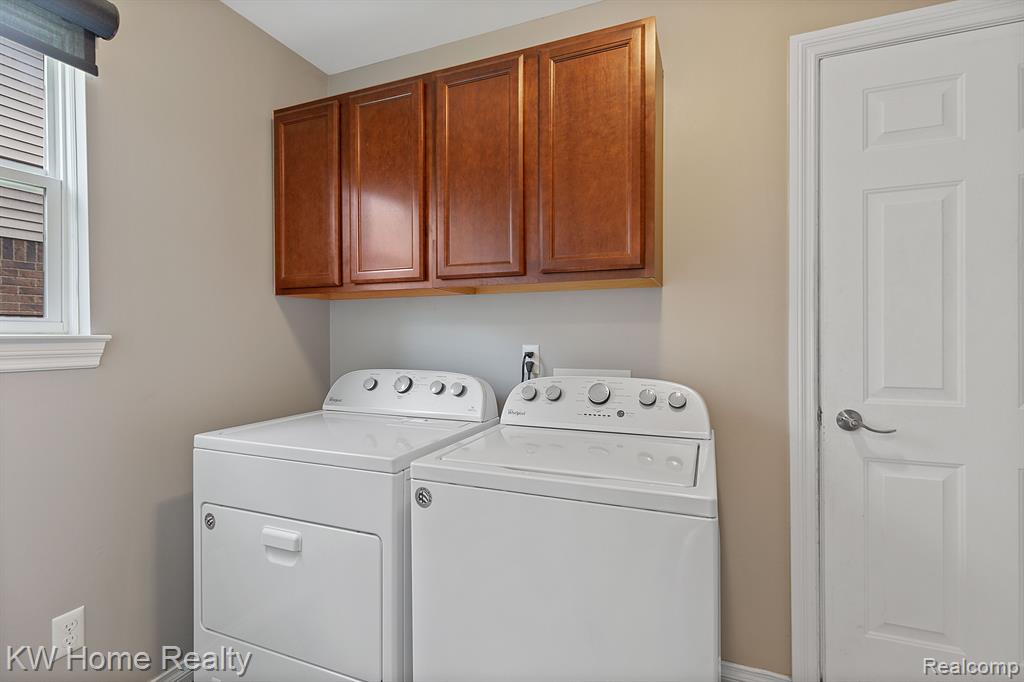 28642 OAKMONTE Circle W, New Hudson, MI 48165 — Photo 21