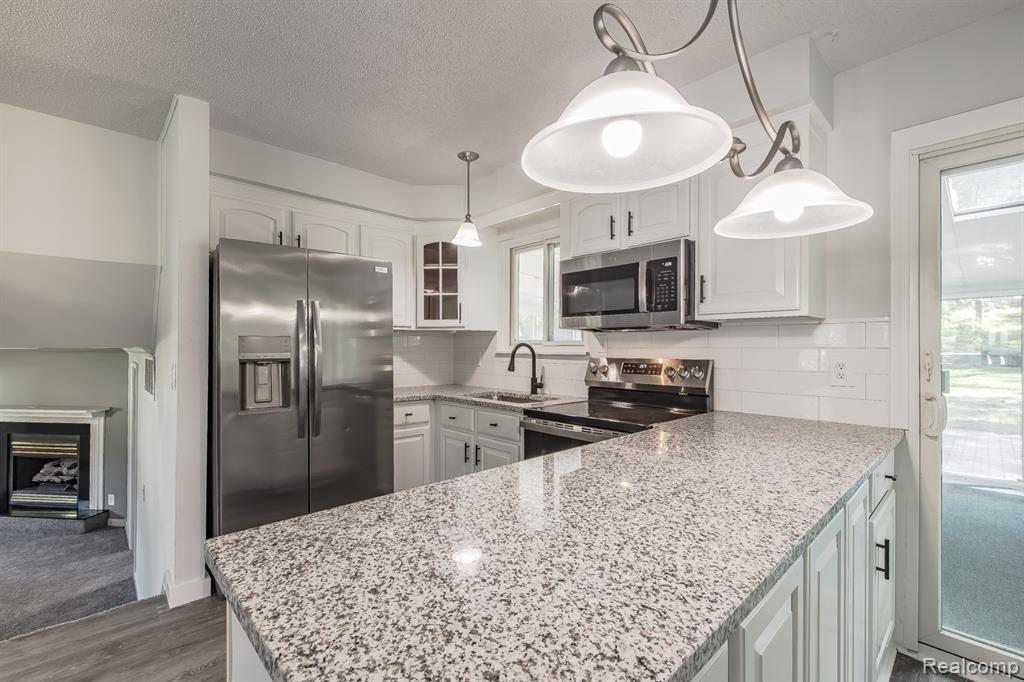 5357 Farm Road, Waterford, MI 48327 — Photo 13