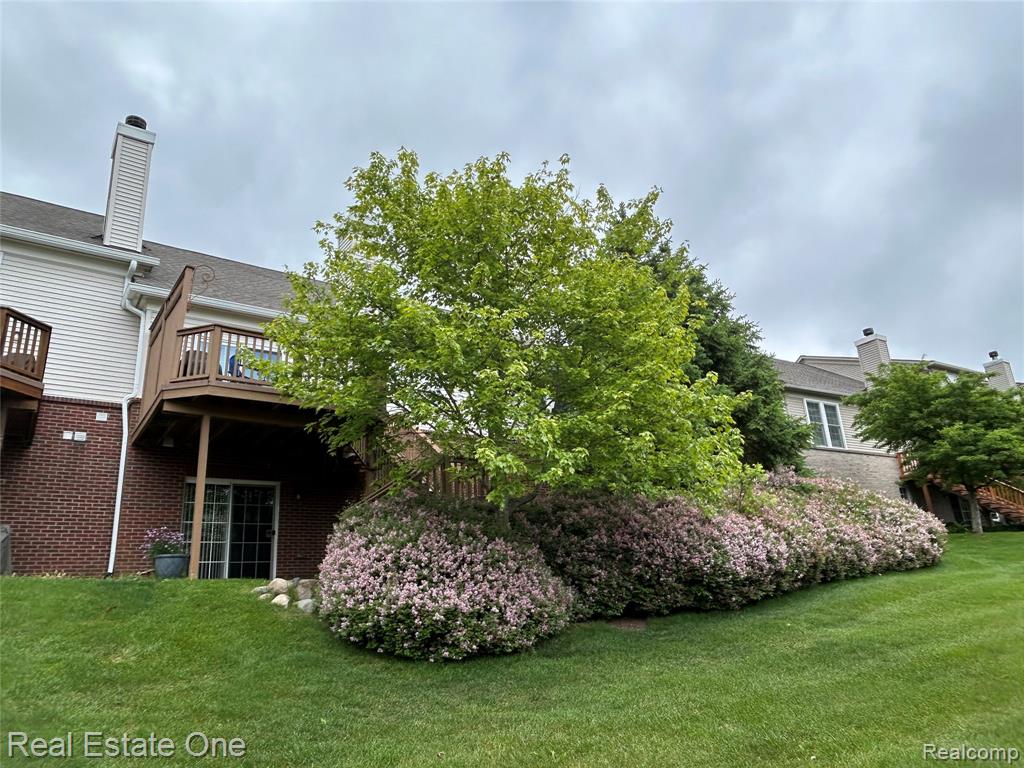 748 KNOLLS LANDING Drive, Milford, MI 48381 — Photo 15