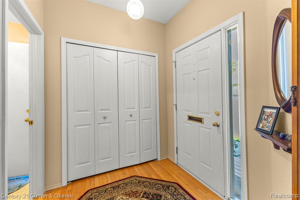 698 Ravencrest Lane, Westland, MI — Photo 4