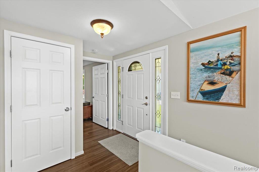 6521 HARTWOOD Drive, Fenton, MI 48430 — Photo 7