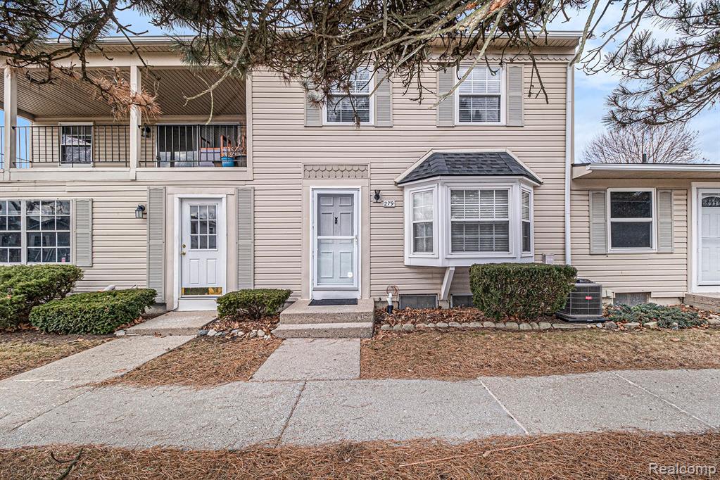 279 LAKE VILLAGE Drive, Walled Lake, MI 48390 — Photo 2