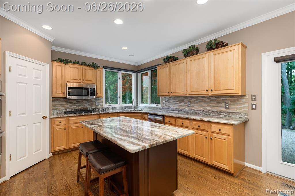 2176 Oakwood Drive, Troy, MI 48085 — Photo 12