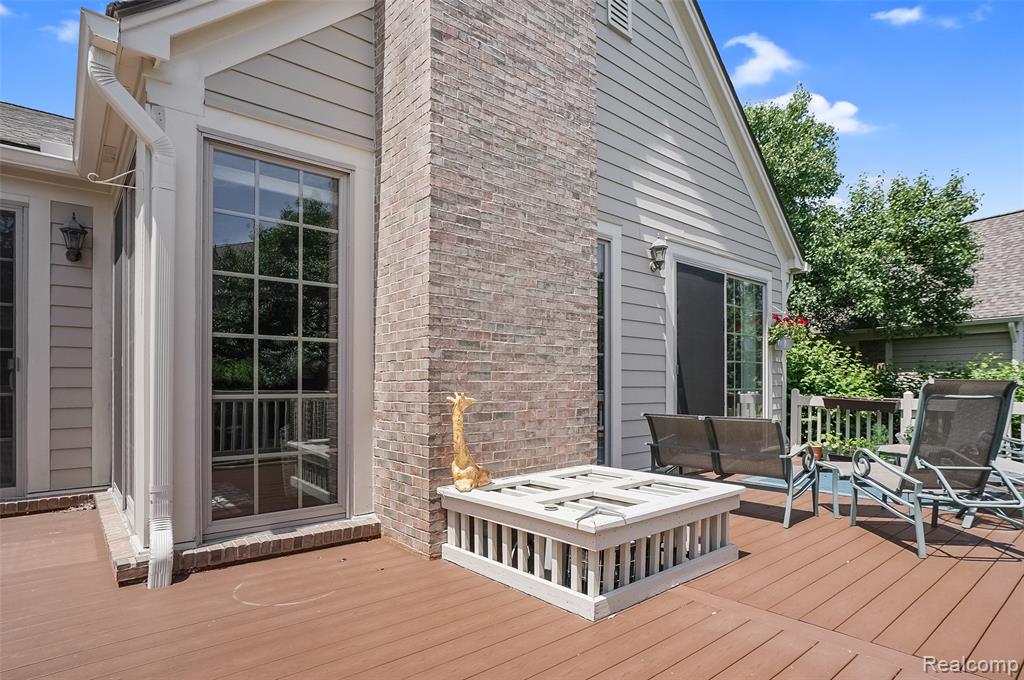 16822 Lochmoor Circle W, Northville, MI 48168 — Photo 43