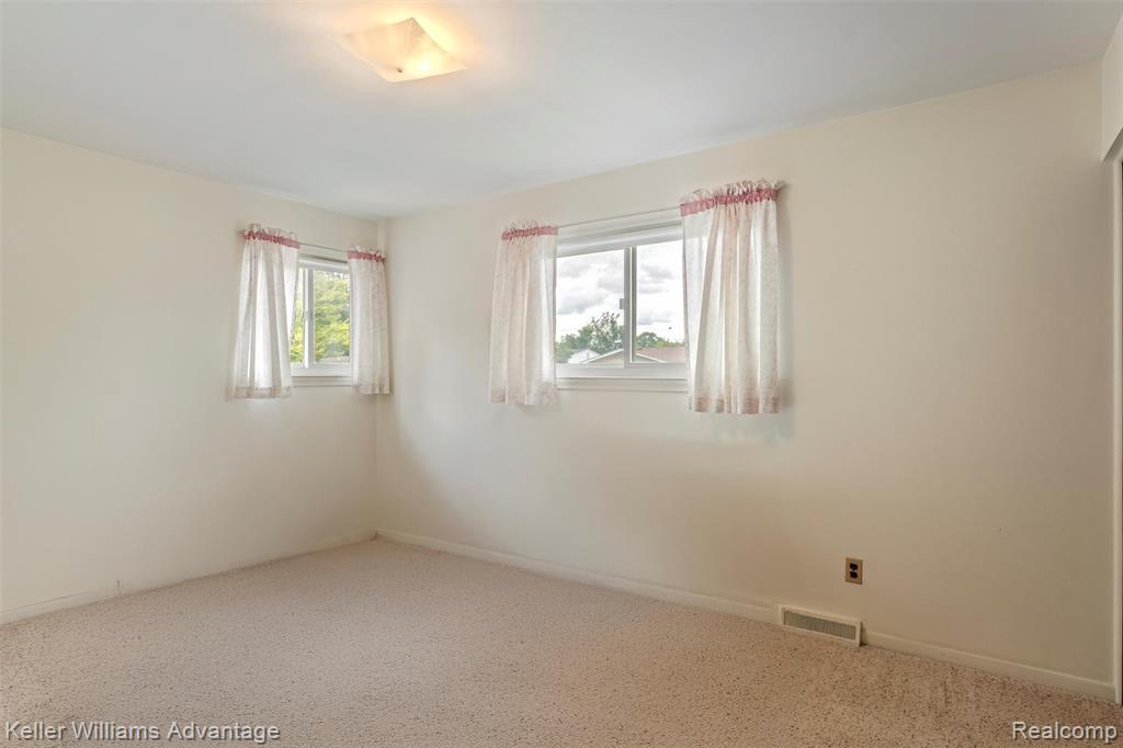 7562 Terri Drive, Westland, MI — Photo 20