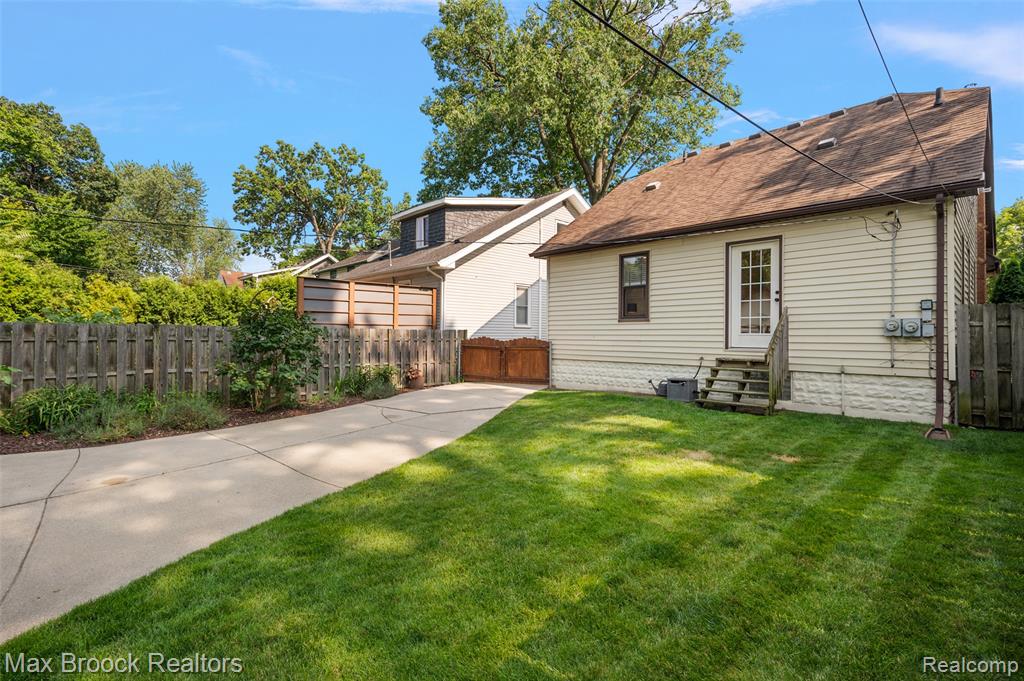 47 Wellesley Drive, Pleasant Ridge, MI — Photo 29
