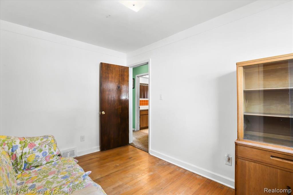 6958 Whitby Street, Garden City, MI — Photo 16