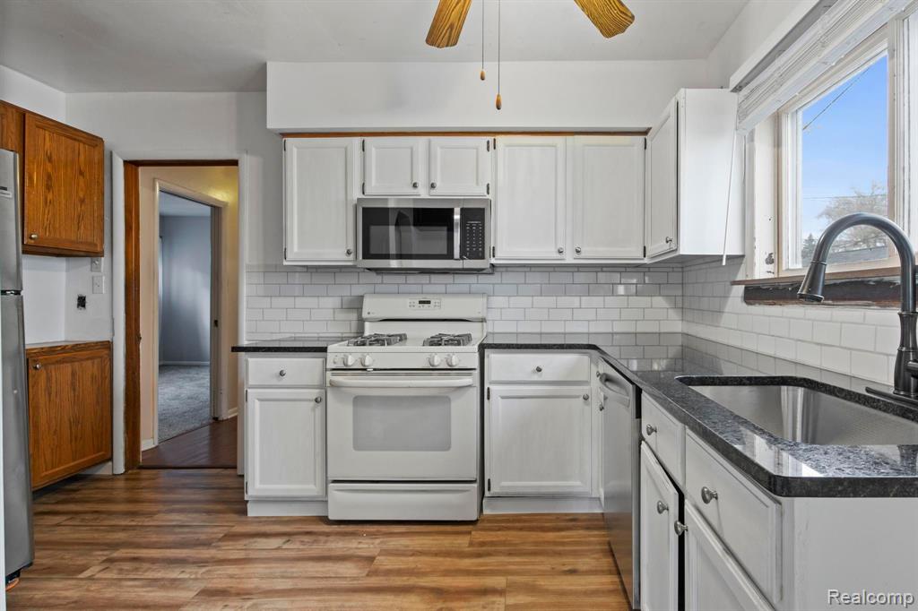 7027 HUDSON Avenue, Warren, MI 48091 — Photo 12
