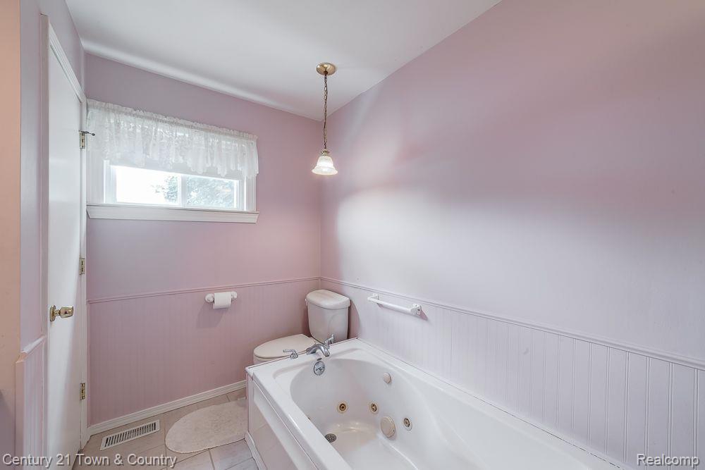 8119 FENTON Road, Grand Blanc, MI 48439 — Photo 18