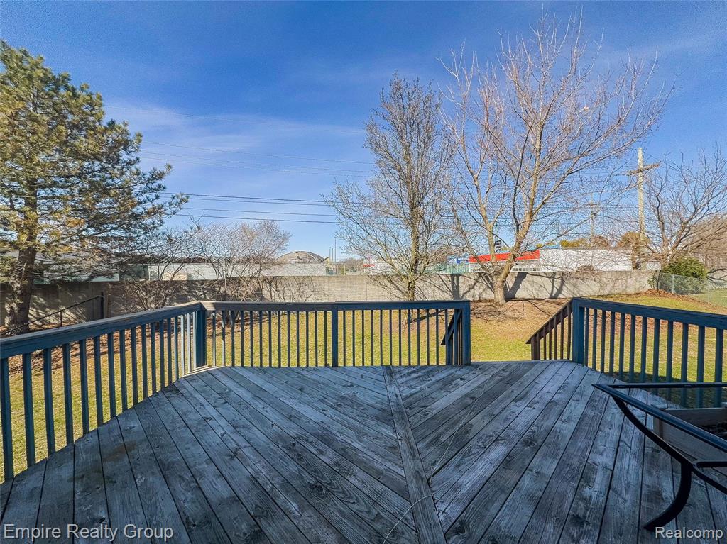 5925 Northridge Circle, Waterford, MI 48327 — Photo 40