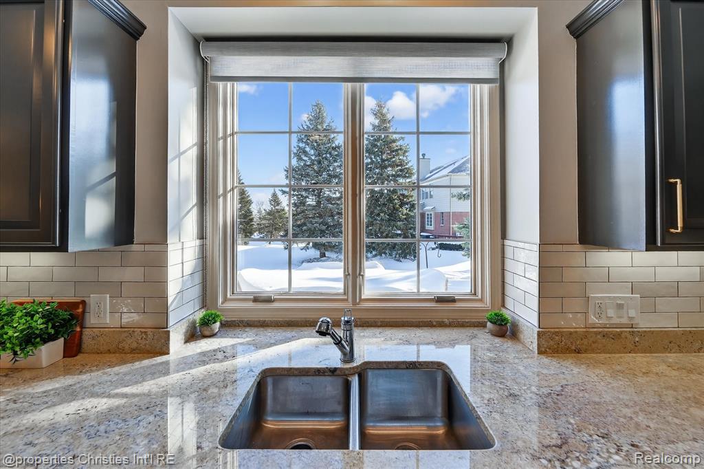 16224 Oak Forest Court W, Northville, MI 48168 — Photo 22