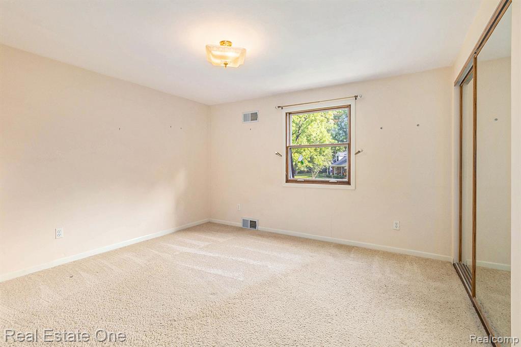 4255 Petrel Court, Highland, MI — Photo 18
