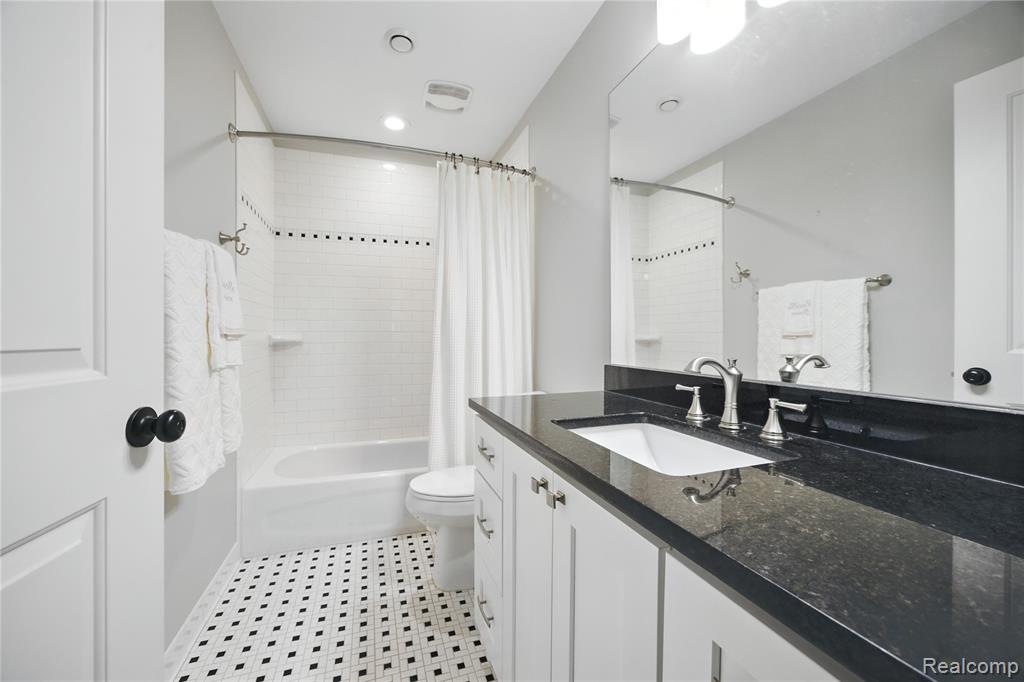 4223 Hampton Boulevard, Royal Oak, MI 48073 — Photo 16