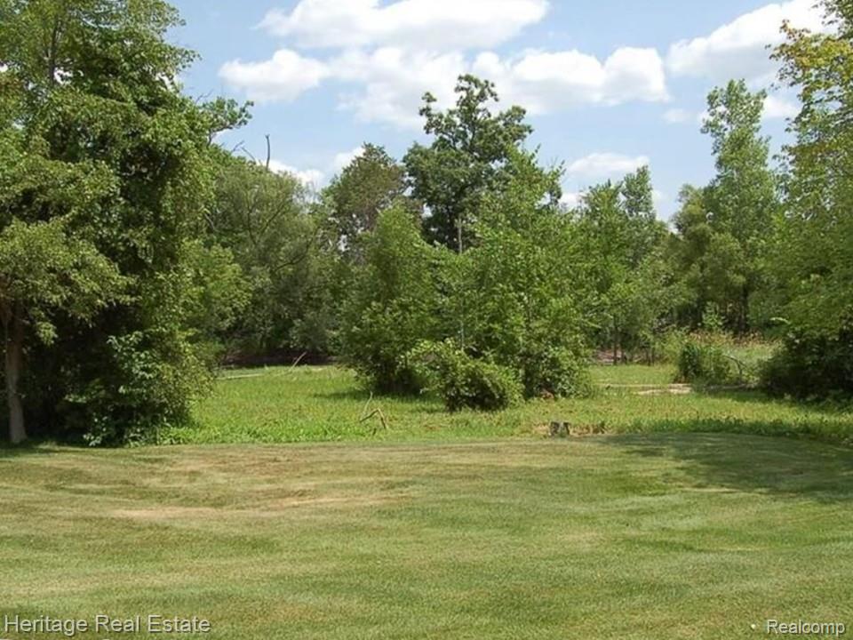 5299 Highland Road, 202, Waterford, MI 48327 — Photo 2
