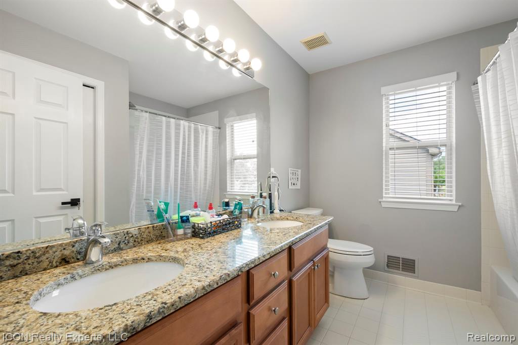 884 Grandview Drive, Commerce Twp, MI 48390 — Photo 32
