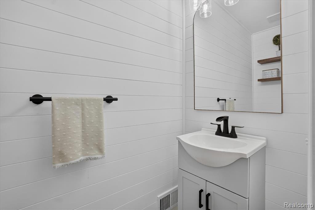 452 Waverly Lane, Howell, MI 48843 — Photo 18