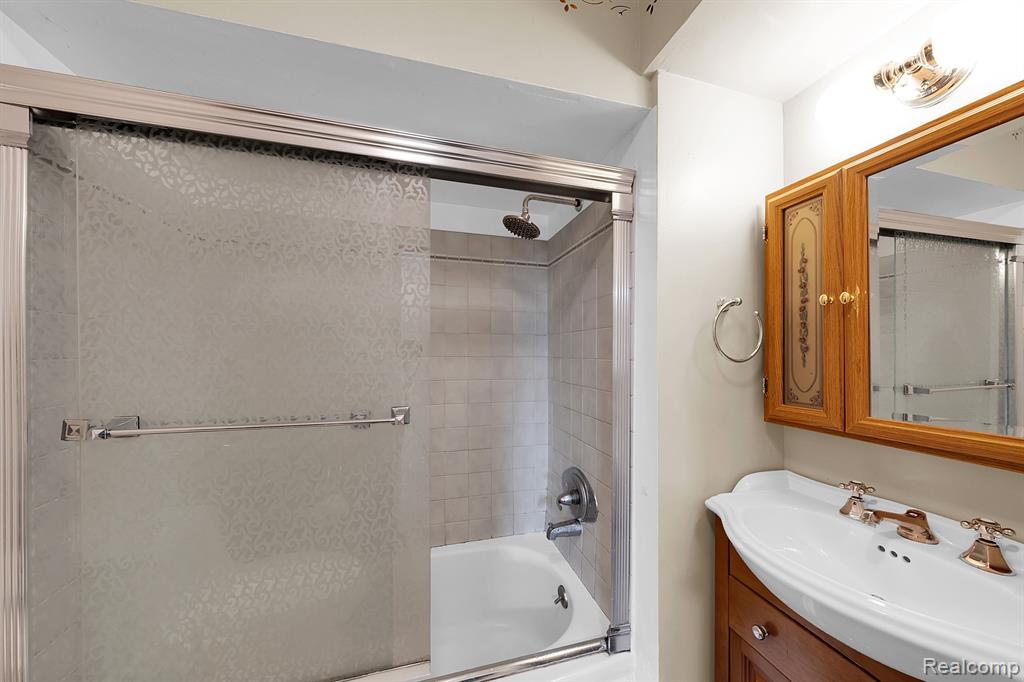 15410 Marilyn Avenue, Plymouth, MI 48170 — Photo 20