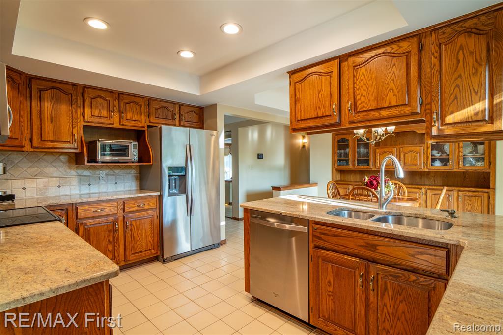 54815 FRANKLIN Drive, Shelby Twp, MI 48316 — Photo 26