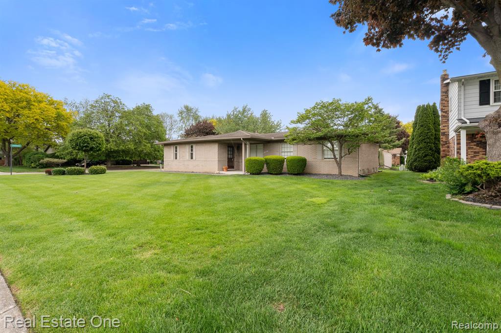 39664 Cadborough Drive, Clinton Twp, MI 48038 — Photo 5