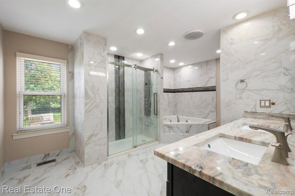 5510 Greenbriar Drive, West Bloomfield, MI — Photo 23