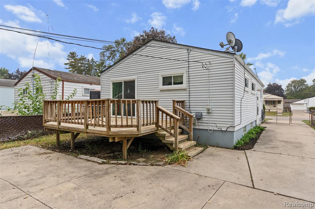 8938 Hugh Street, Livonia, MI 48150 — Photo 20