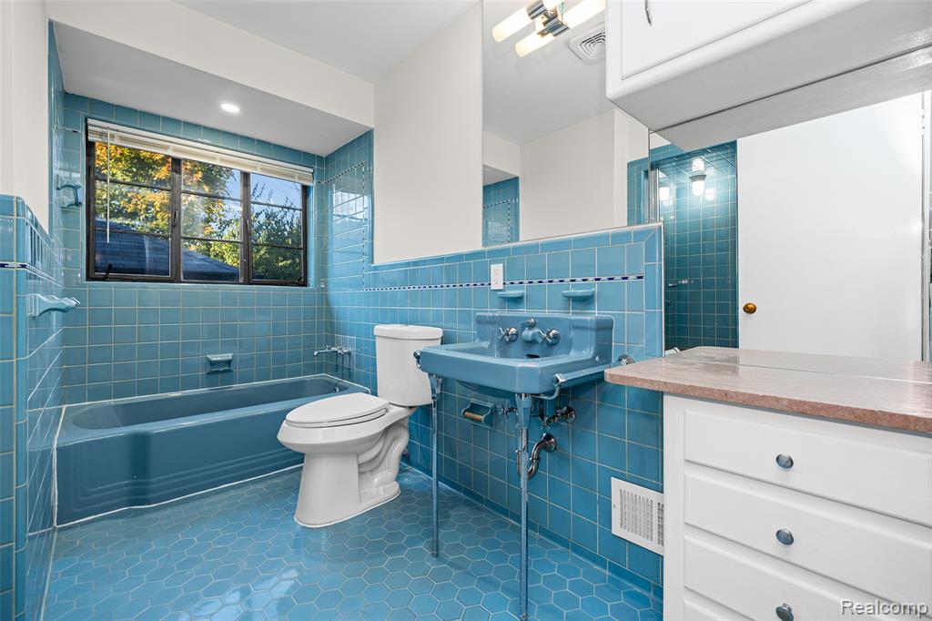 17240 Pontchartrain Blvd, Detroit, MI 48203 — Photo 35