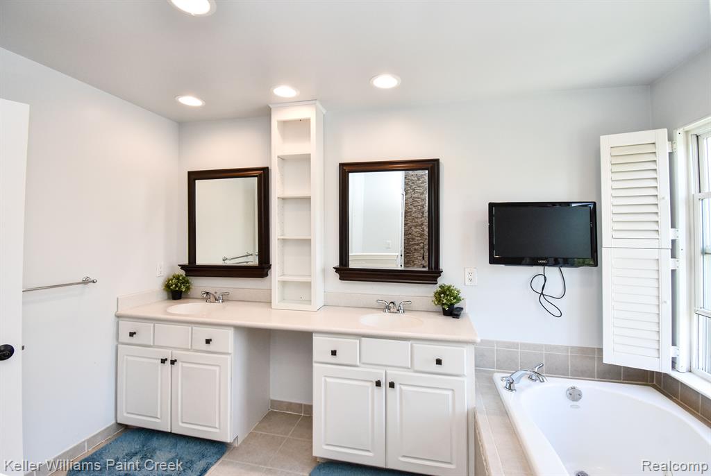 42696 FAULKNER Drive, Novi, MI 48377 — Photo 32