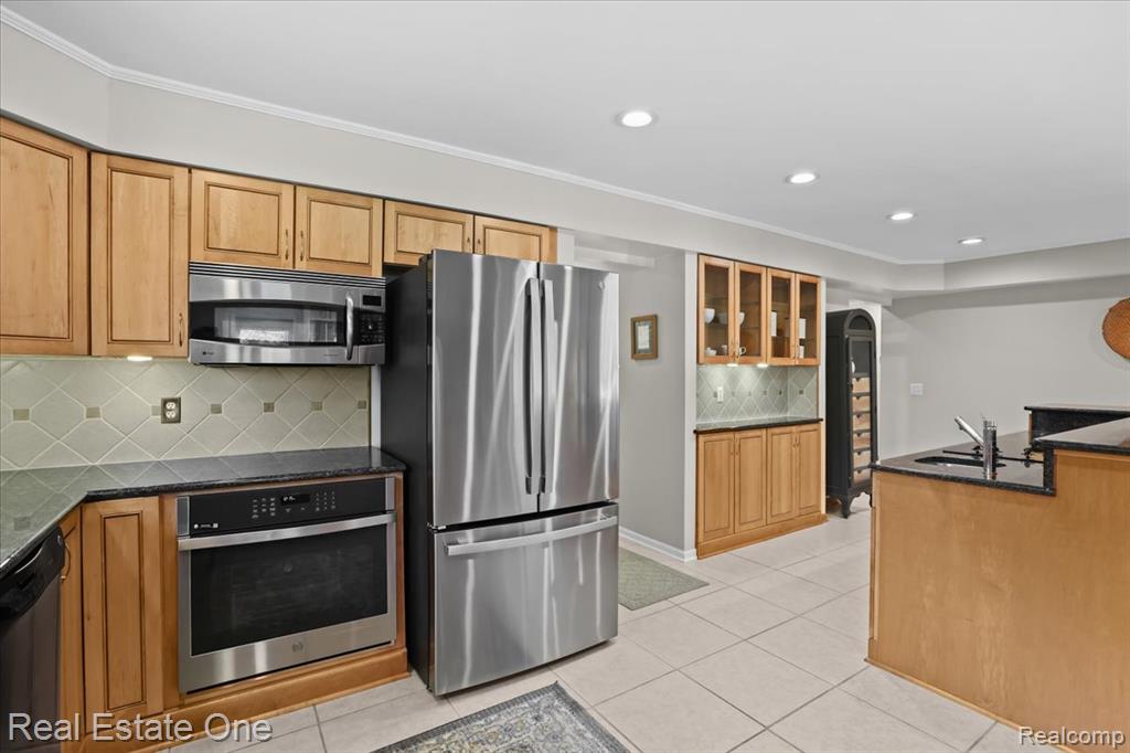 44650 W 11 Mile Road, Novi, MI — Photo 12