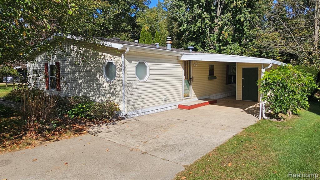 655 Park View, Clio, MI 48420 — Photo 2