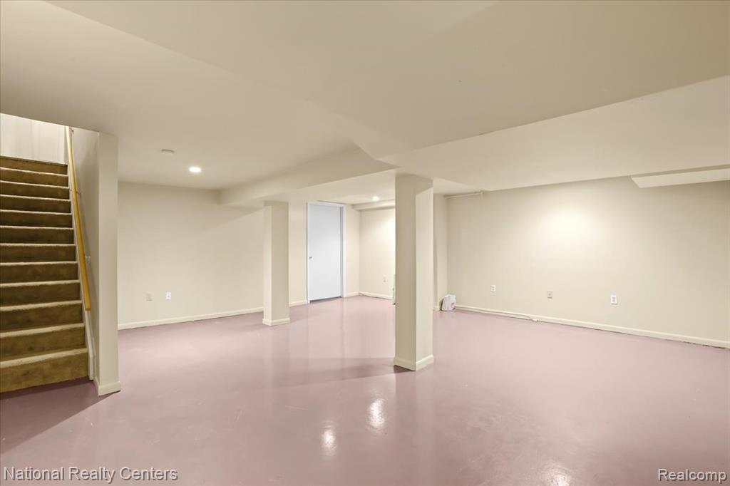 445 Fox Hills Drive N, 81, Bloomfield, MI 48304 — Photo 19