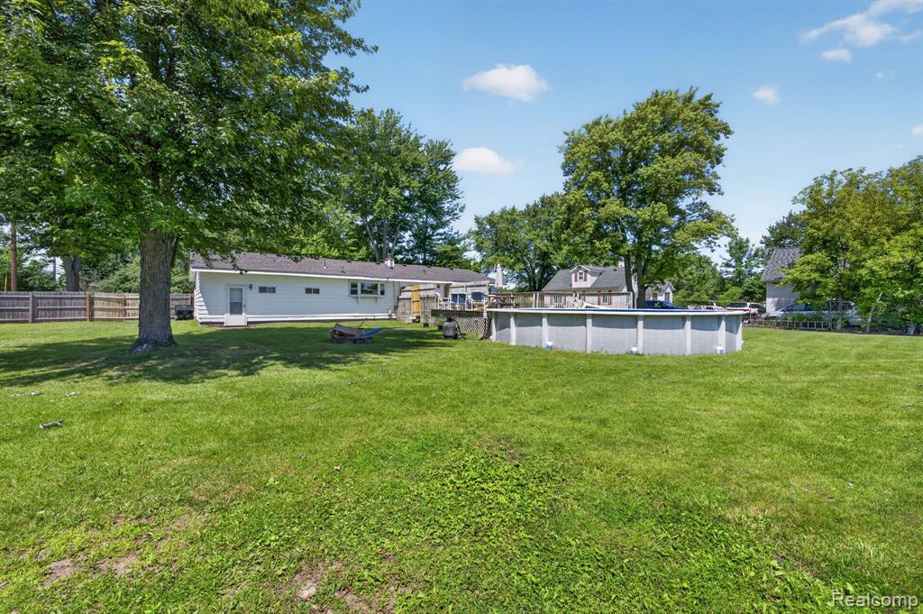5233 Torrey Road, Flint, MI 48507 — Photo 37